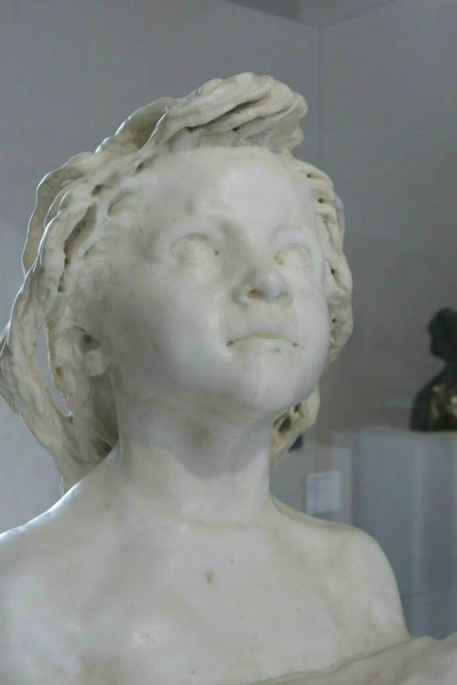 La Petite Chatelaine